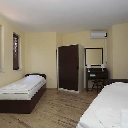 Apartment Dreams *